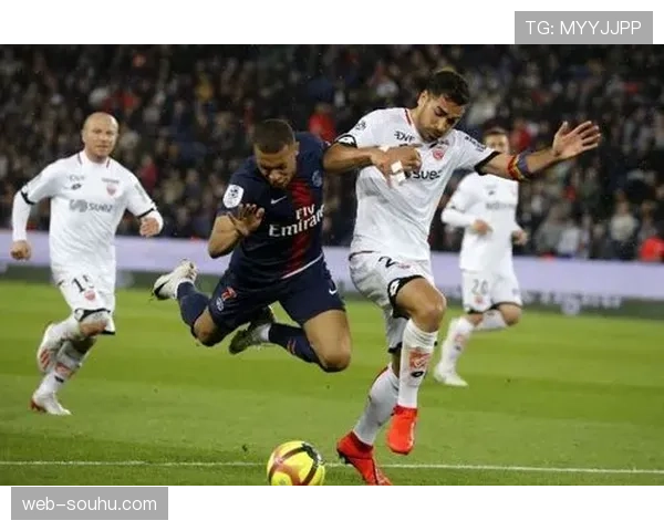 多个法甲主场计划在夏季进行草皮更换,选用更耐磨损的混合草种 多个法甲主场计划在夏季进行草皮更换,选用更耐磨损的混合草种